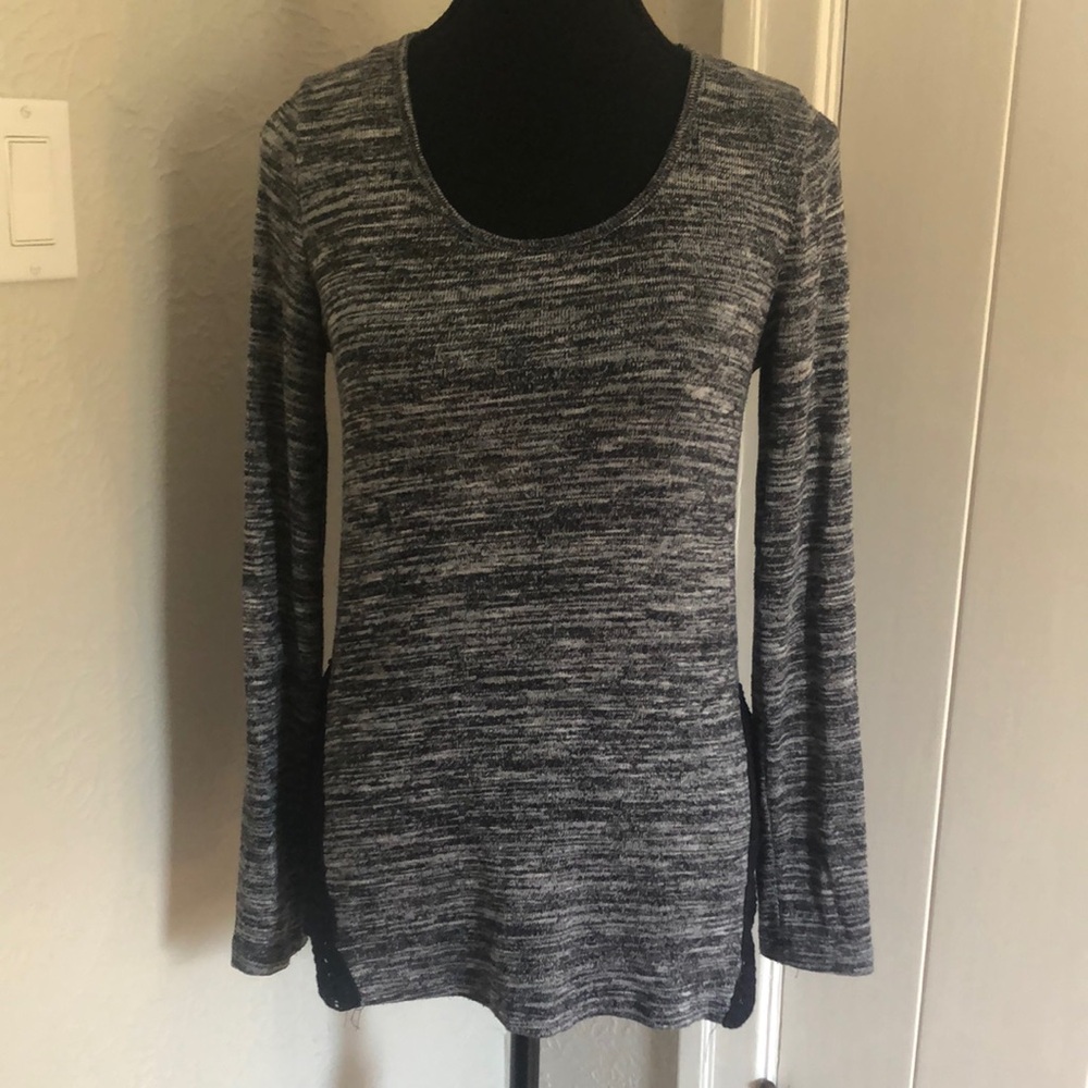 Ladies Forever 21 Long Sleeve Sweater - Size Small